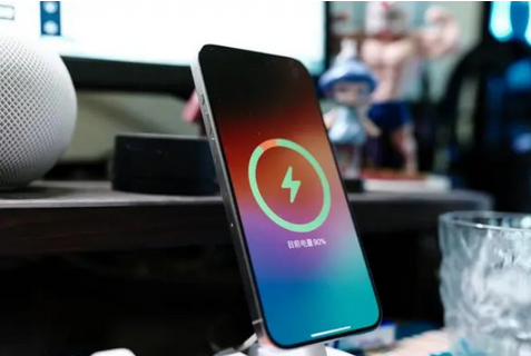 定远苹果15换屏服务分享用什么充电器给iPhone15充电更好 